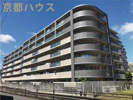京都府京都市右京区太秦下角田町 12-1の中古マンションの現地外観写真