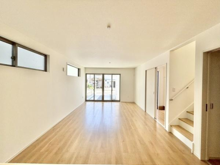 s{ssEԉk̐VzˌẴrO