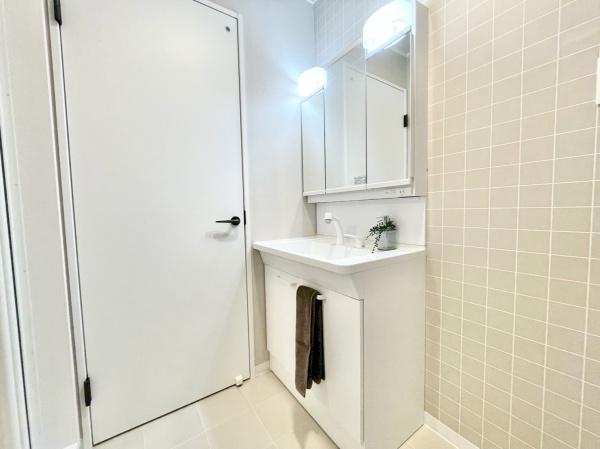 s{ss攪̒ÈˌĂ̐ʑEʏ