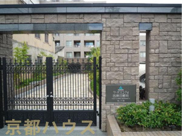 ���s�{���s�s�E���搼�@���ƒ� 112�̒��Ã}���V�����̃G���g�����X