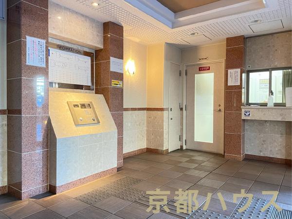 ���s�{���s�s���㒹�H���c�� 4�̒��Ã}���V�����̃G���g�����X