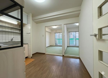 ���s�{���s�s�E���搼���ɖ��L�� 6-1�̒��Ã}���V�����̃��r���O