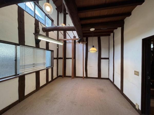 ���s�{���s�s�������}���V�ђ�1���ڂ̒��È�ˌ��Ẵ��r���O�ȊO�̋���