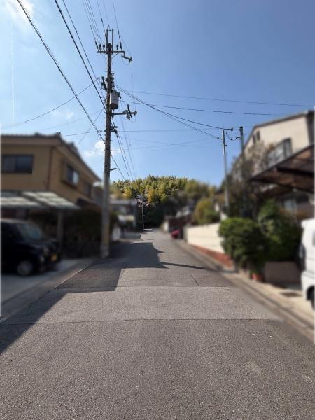 ���s�{���s�s�������}���V�ђ�1���ڂ̓y�n�̑O�ʓ��H�܂ތ��n�ʐ^