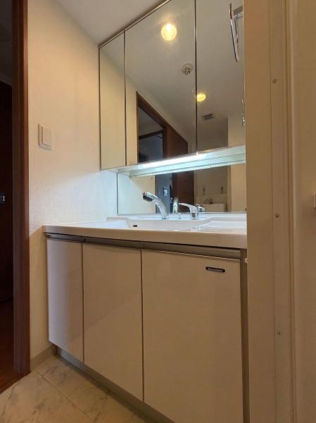 ���s�{���s�s�E���摾�`���p�c�� 2�̒��Ã}���V�����̐��ʑ�E���ʏ�