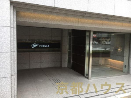 ���s�{���s�s������㕽�쒬 446-1�̒��Ã}���V�����̃G���g�����X