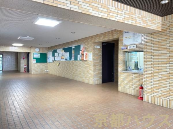 ���s�{���s�s���v�����v�� 705-1�̒��Ã}���V�����̃G���g�����X