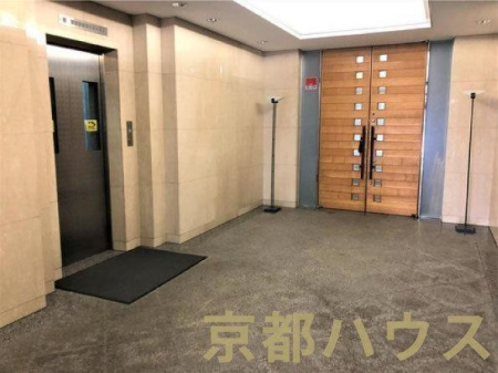 ���s�{���s�s�����戻���H�ʖ����H���������R�� 117-1�̒��Ã}���V�����̃G���g�����X